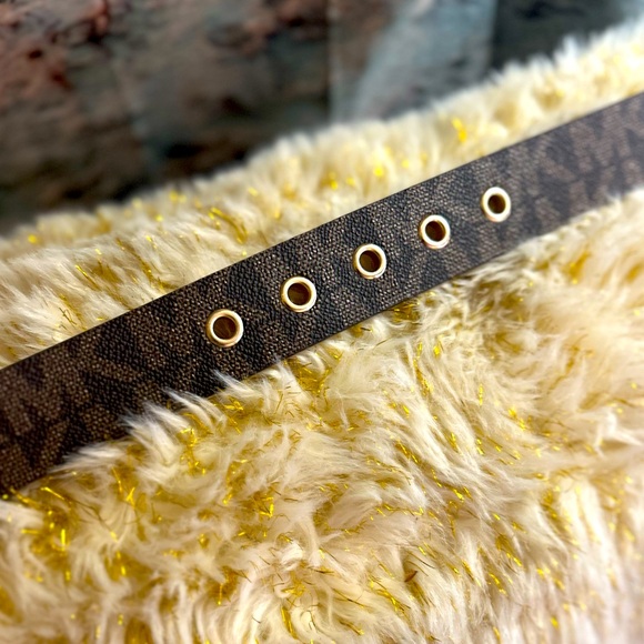 Michael Kors reversible belt, tan one sauce, cream other side NWT - Picture 9 of 9